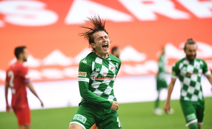Bursaspor’un genç futbolcusu Ali Akman TFF 1. Lig’in zirvesinde