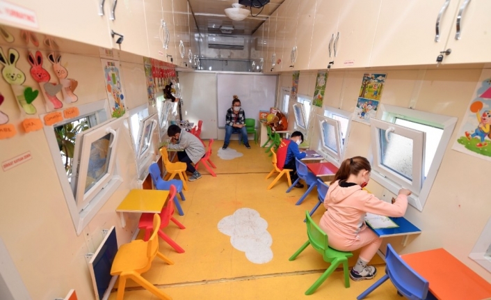 Büyükşehir çadır kentte de çocukların yanında