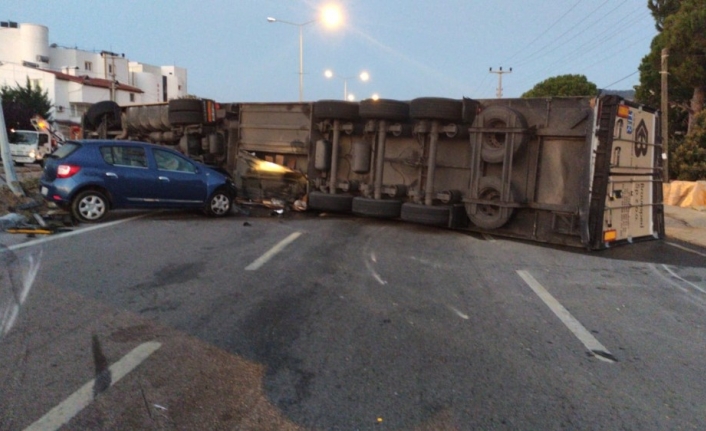 Çanakkale’de tır devrildi: 2 yaralı