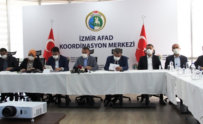 Cumhurbaşkanı Yardımcısı Oktay ve Bakan Koca depremle ilgili son bilgileri paylaştı