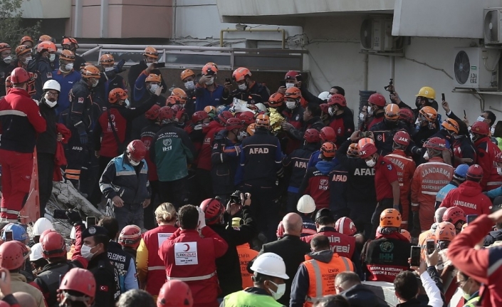 Enkazdan 91 saat sonra kurtarılan minik Ayda, hastaneye getirildi