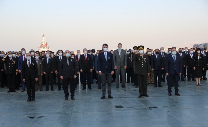 İzmir Atatürk’ü anıyor