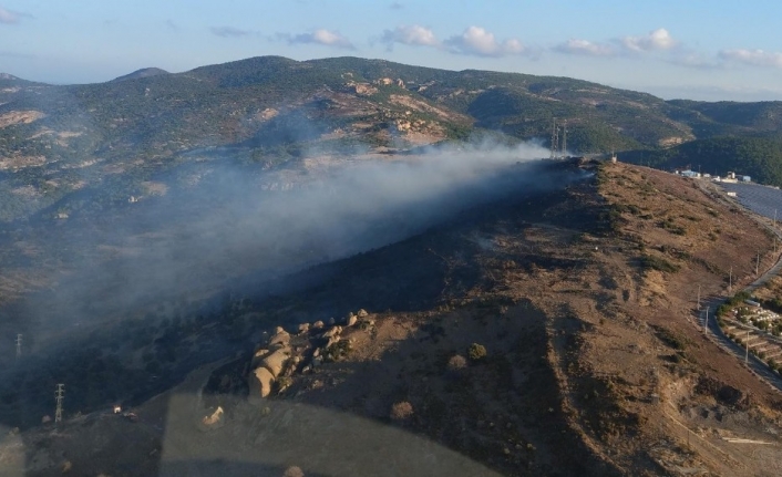 İzmir’de çöplükten çıkarak otluk alana sıçrayan yangın kontrol altında