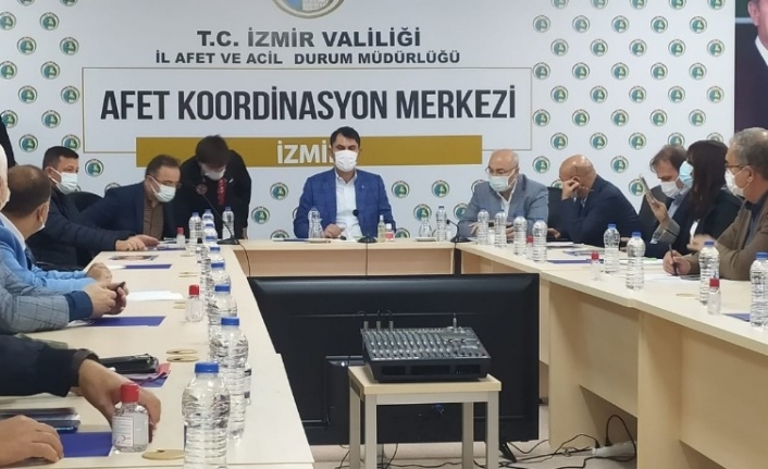 İzmir’de eğitime bir hafta daha ara verilirken Bakan Kurum: "857 okulumuzdan 5 tanesinin ağır, 18 tanesinin ise orta hasarlı olduğunu tespit ettik"