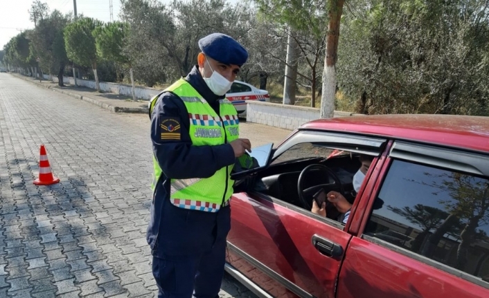 Jandarma emniyet kemeri takmayan sürücülere ceza yağdırdı