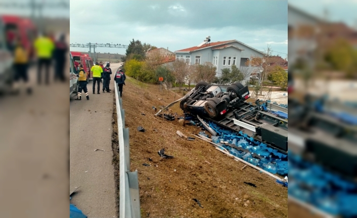 Köpeğe çarpmamak için manevra yapınca devrildi: 5 yaralı