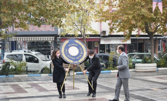 Manyas’ta Öğretmenler Günü kutlandı