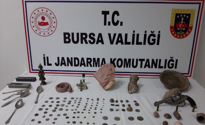 Tarihi eserleri 150 bin dolara jandarmaya satmaya kalktı