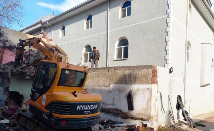 Altınkurnalar Camiine nefes aldıran yıkım