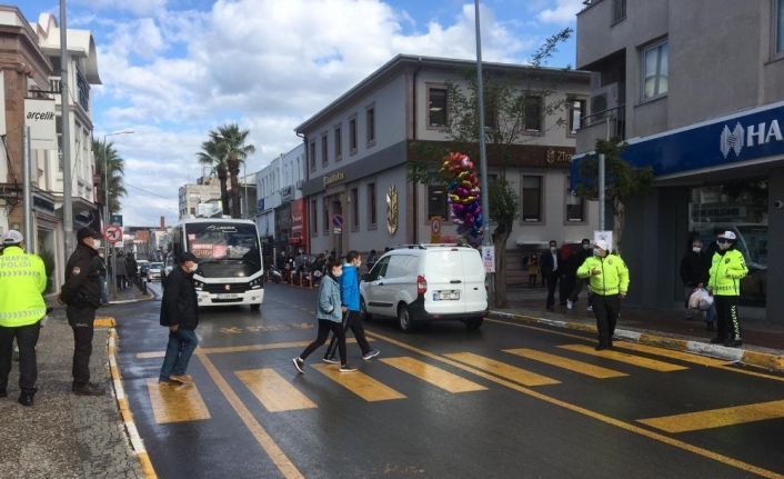 Ayvalık polisinden yoğun yılbaşı mesaisi