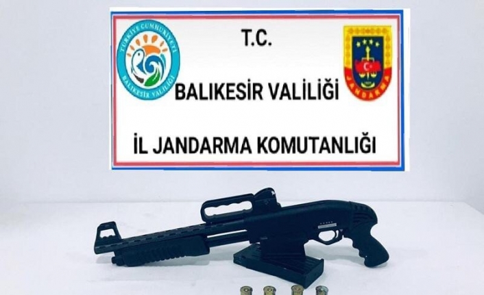 Balıkesir’de jandarma 16 aranan şahsı yakaladı