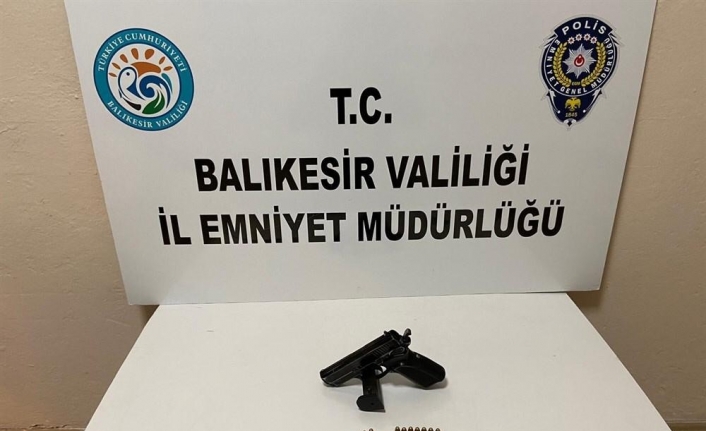 Balıkesir’de polis 5 uyuşturucu şüphelisini yakaladı