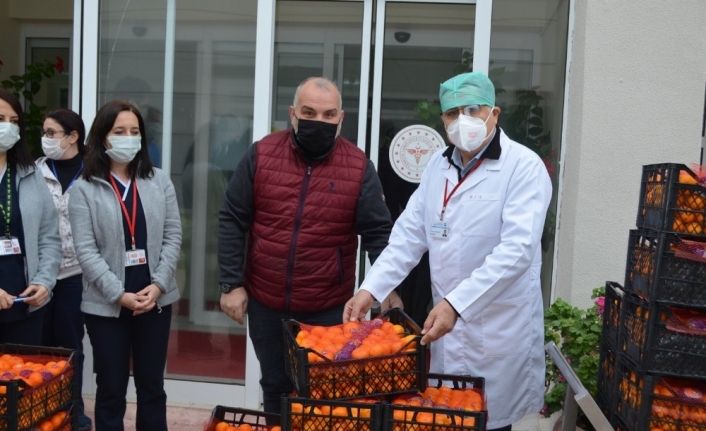 Bandırma Ak Parti’den sağlık çalışanlarına C vitamini desteği