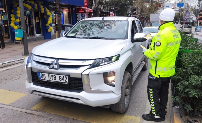 Bandırma polisi sürücüleri ve yayaları bilgilendirdi