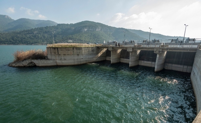 Başkan Soyer’den önemli açıklama: "Barajlarda seviye biraz yükseldi; ama tehlike geçmedi"