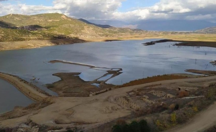 Beydağ Barajı ve Gölcük’te su seviyesi en alt düzeyde