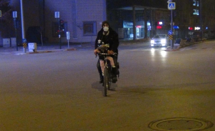 Bisikletin önünde çocuğunu götürürken yakalandı, hastaneye gidiyorum dedi