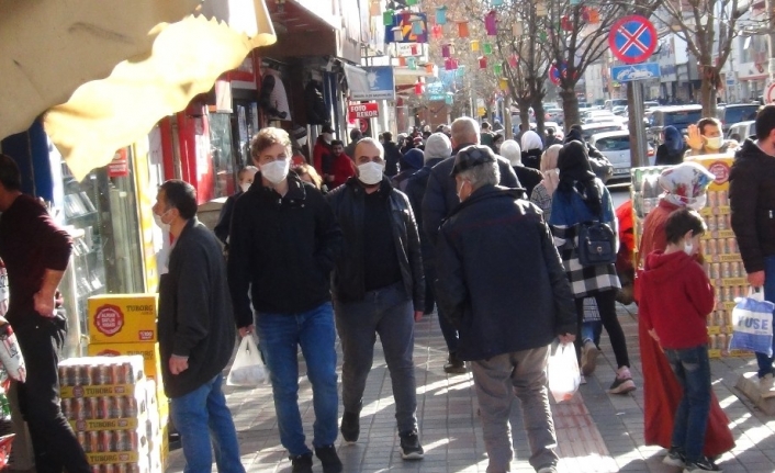 Bu manzaraları en çok korona sevdi, vatandaş yılın son gününde sokaklara akın etti