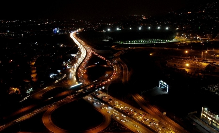 Bursa’da kısıtlamaya dakikalar kala trafikte yoğunluk