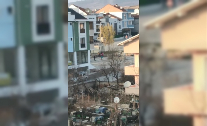 Bursa’da kısıtlamaya uymayan çocuklar polisi görünce kaçacak yer aradı