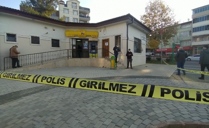 Bursa’da maskeli ve silahlı şahıslar PTT’yi soydu
