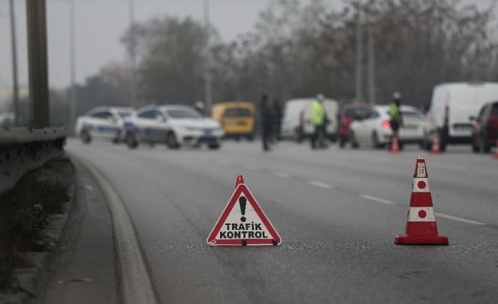Bursa’da sokağa çıkma kısıtlamasında polislerin denetimleri aralıksız sürüyor