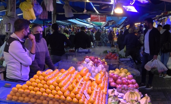 Bursa’nın çarşı ve pazarlarında 80 saatlik kısıtlama öncesi yoğunluk