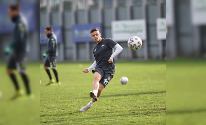 Bursaspor Başkanı Erkan Kamat takımı yakından takip ediyor