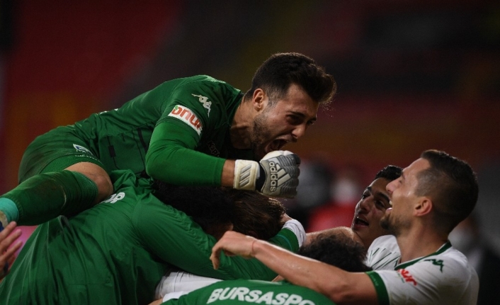 Bursaspor’da sezon sonu 8 futbolcunun sözleşmesi sona eriyor