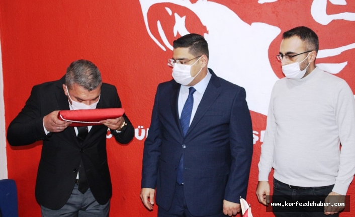 Edremit Ülkü Ocakları'nda görev devir teslimi