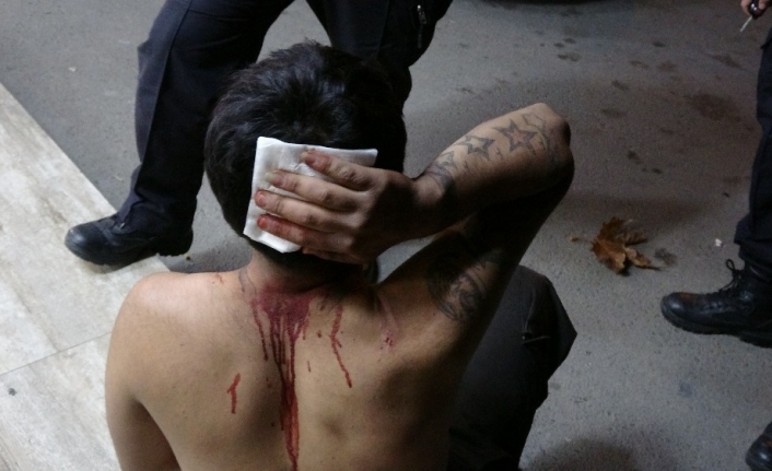 Hem kısıtlamaya uymayıp alem yaptılar, hem de yaralıyı ambulansta linç etmeye çalıştılar