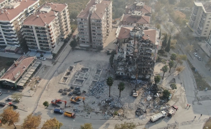 İzmir depreminin ardından ağır hasarlı binalardan 58’inin yıkımı tamamlandı