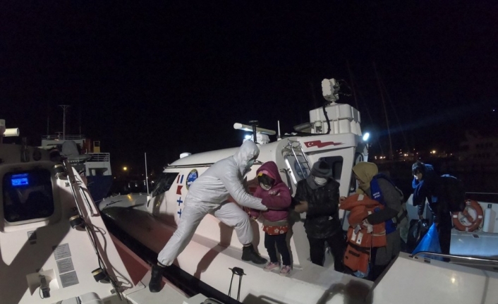 İzmir’de 56 göçmen kurtarıldı