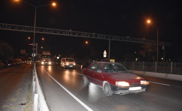 İzmir’de 56 saatlik kısıtlamanın ardından caddeler hareketlendi
