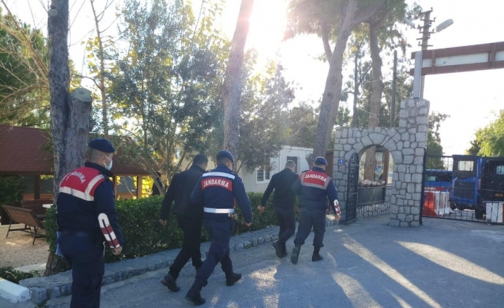 İzmir’de dolandırıcılık operasyonu: 6’sı kamu görevlisi 8 gözaltı