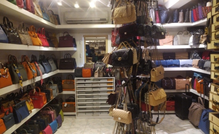 İzmir’de piyasa değeri 3 milyon lira olan kaçak ürün ele geçirildi