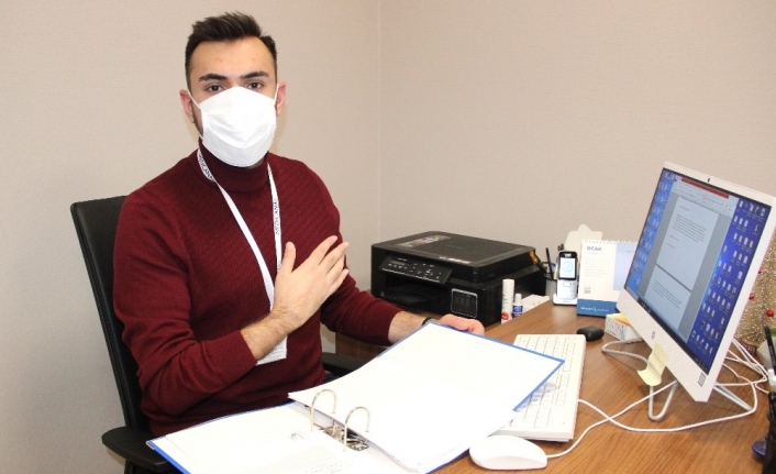 Kendisini hayata bağlayan doktorlarla aynı hastanede çalışmaya başladı