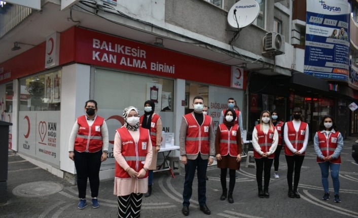 Kızılay’ın gençleri pandemide kan vermeye dikkat çekti