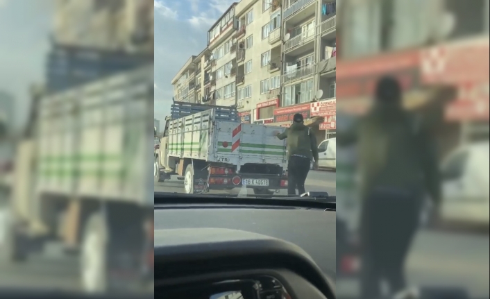 Ölümüne yolculuk...Patenci gençten kamyon arkasında şehir turu