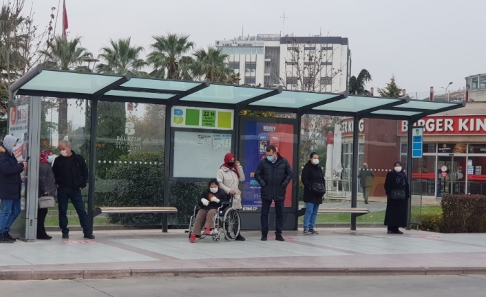 Başkan Yılmaz, vatandaşların arasında karışıp korona denetimi yaptı