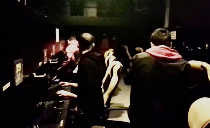 Gençlerin internet kafe sevdasına polis baskını