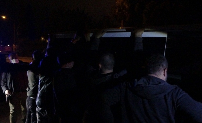 Kısıtlamada hırsız-polis kovalamacası kamerada