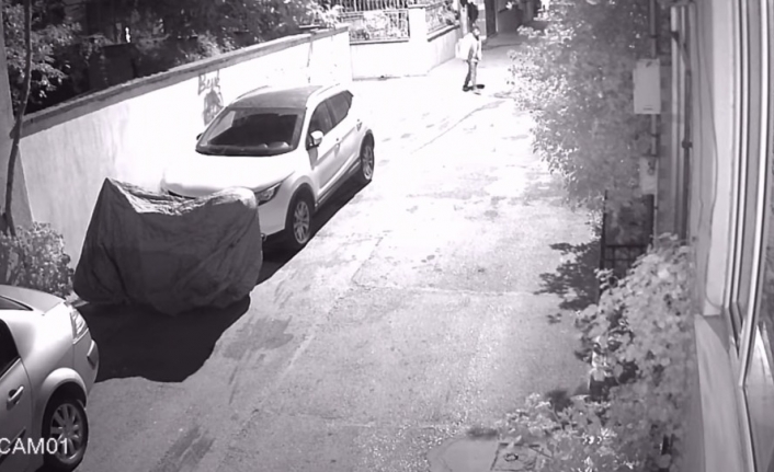 Motosikleti çalıştıramayınca iterek çaldı