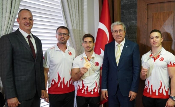 Rektör Budak, Egeli milli sporcular Arıcan ve Çolak’ı tebrik etti