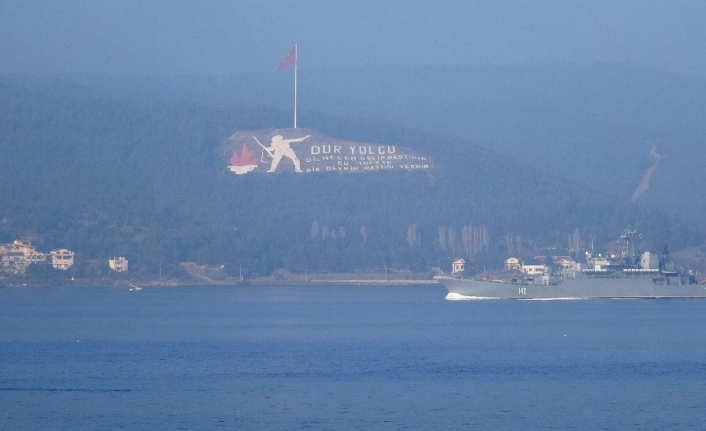 Rus savaş gemileri peş peşe Çanakkale Boğazı’ndan geçti