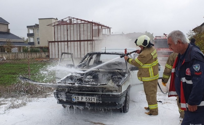 Susurluk’ta kontak yapılan otomobil kullanılamaz hale geldi