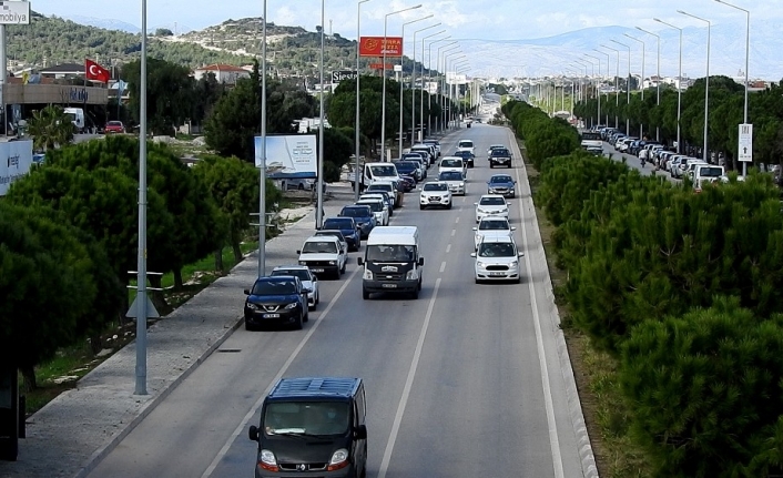 Tatilciler kısıtlama öncesi Çeşme’ye akın etti