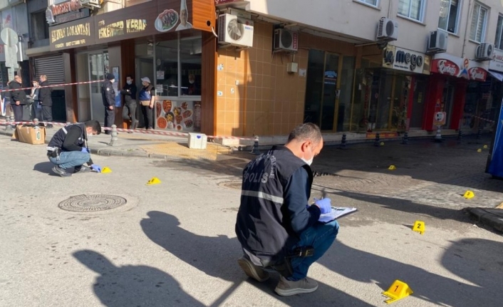 Yalova’da Çarşı ortasındaki silahlı çatışma kamerada