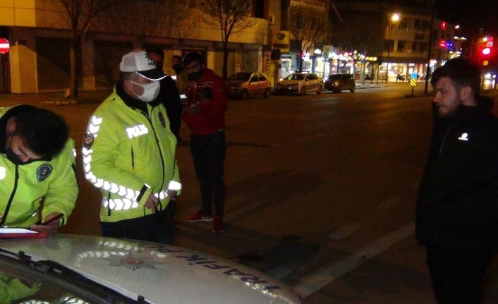 Alkolden ehliyetine el konulan sürücü polise yakalandı