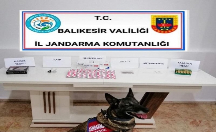 Altıeylül’de 3 kişiye uyuşturucu operasyonu